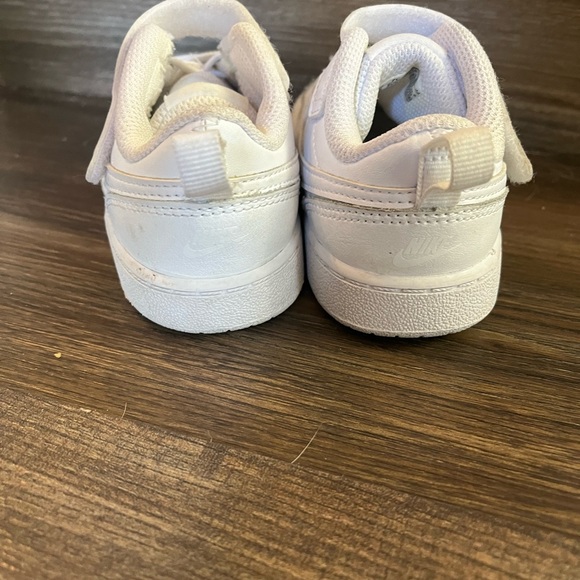 White Nikes- kids size 7 - Picture 4 of 5